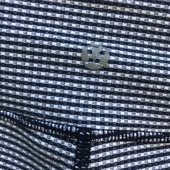 LULULEMON COAST TO CLASS BLUE GINGHAM CROPPED LEGGINGS - Picture 6 of 6